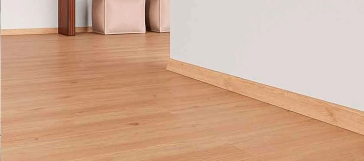 Rodapé na cor do piso